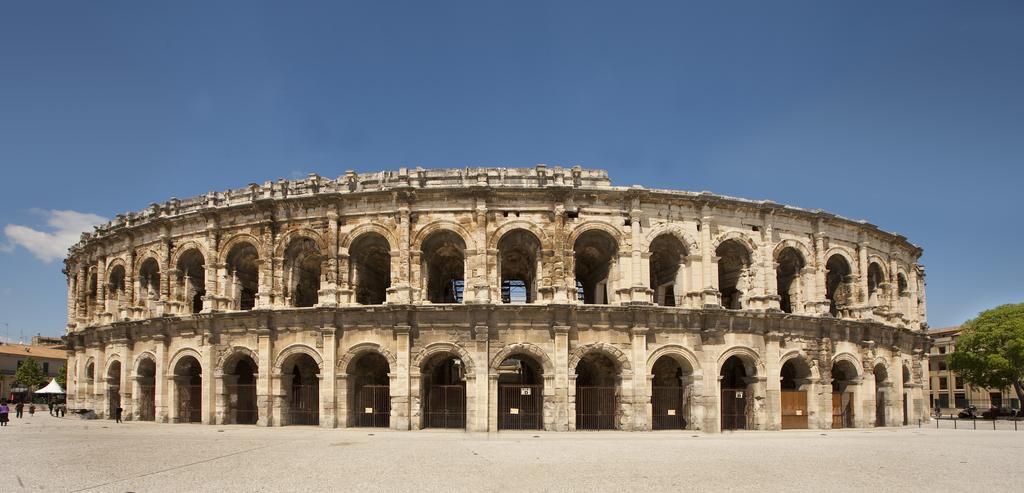 Kyriad Nimes Centre Nîmes Exterior foto